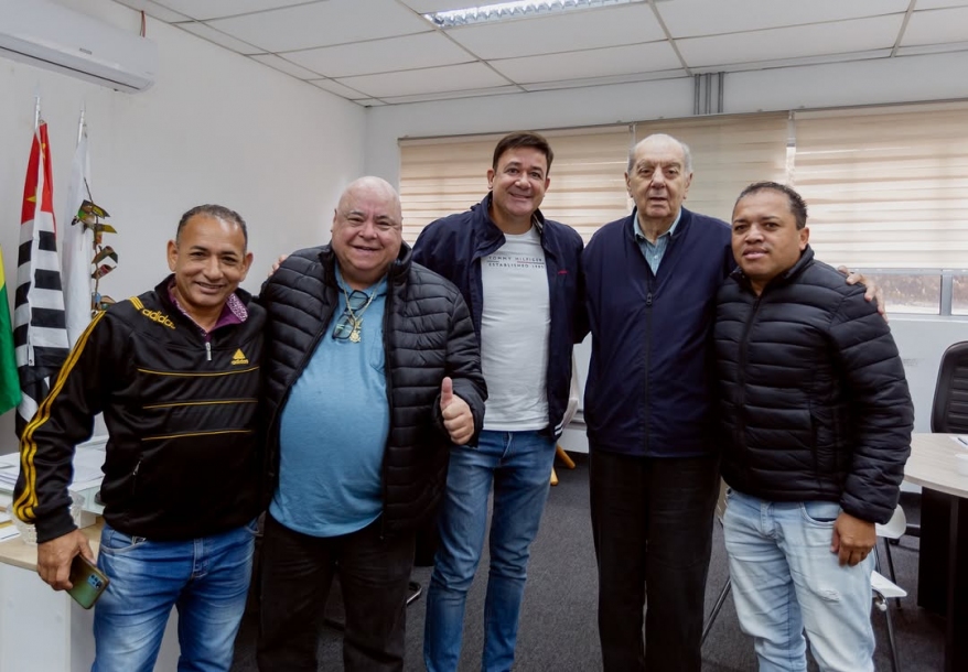 Rodrigo Andrade recebe José de Assis Aragão e Ernesto Teixeira em Araçariguama