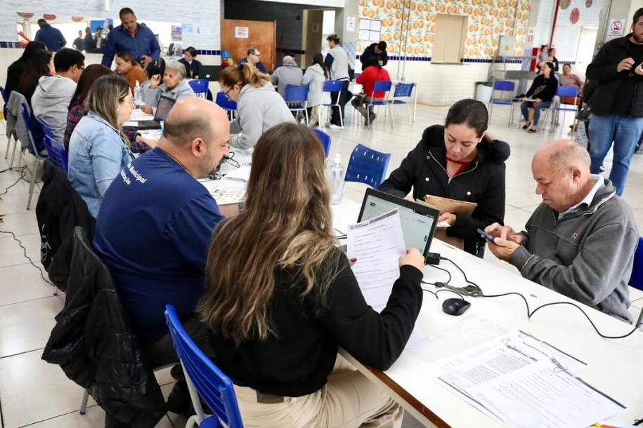Elvis Cezar acompanha novo mutirão de regularização fundiária no Jardim Santa Marta II