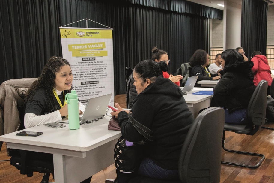 Mercado Livre abre 500 vagas de auxiliar de logística para bolsistas do Projeto Crescer