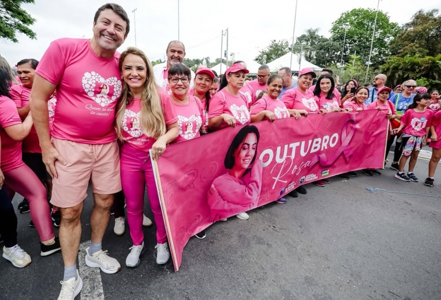 Elvis Cezar lidera Caminhada Rosa com milhares de participantes