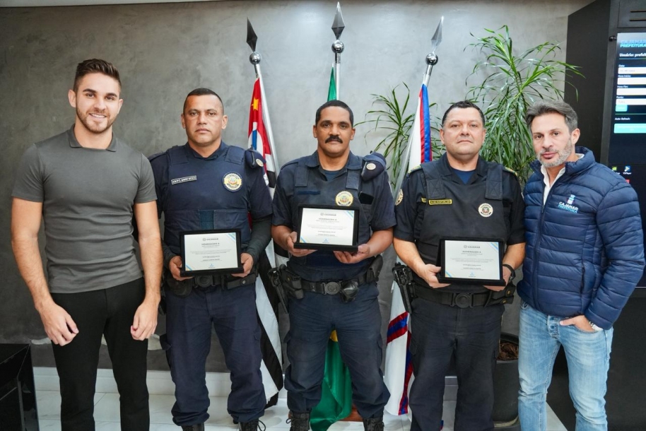 Prefeito Kauan Berto homenageia Guardas Municipais que salvaram bebê 