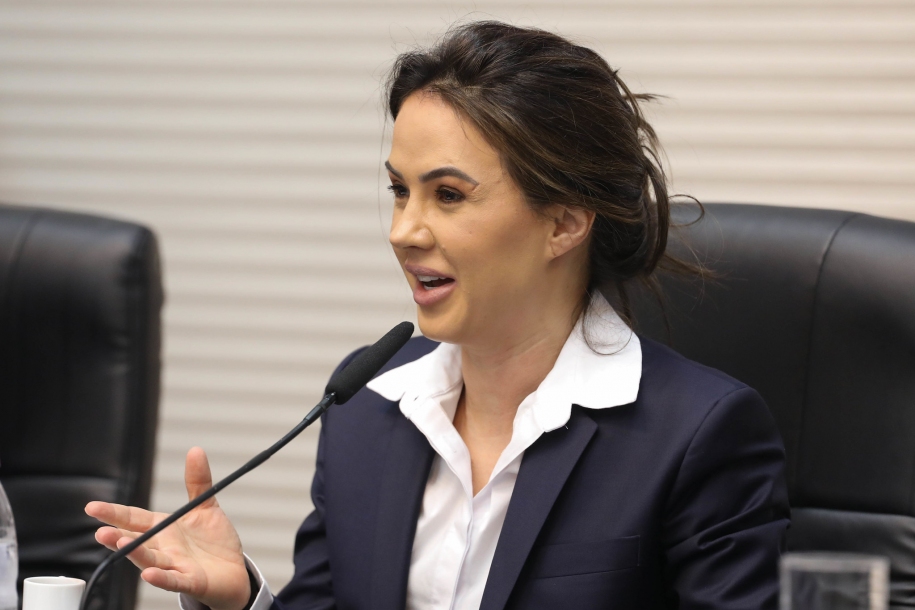 Bruna Furlan destaca Programa Pequenos Doutores em formatura de alunos em Barueri