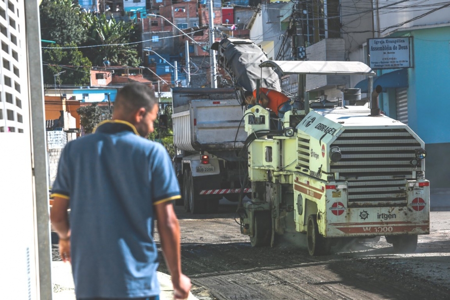 Programa Itapevia executa fresagem e recapeamento no Vitápolis