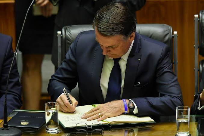 URGENTE | BOLSONARO CONCEDE GRAÇA AO DEPUTADO FEDERAL DANIEL SILVEIRA 