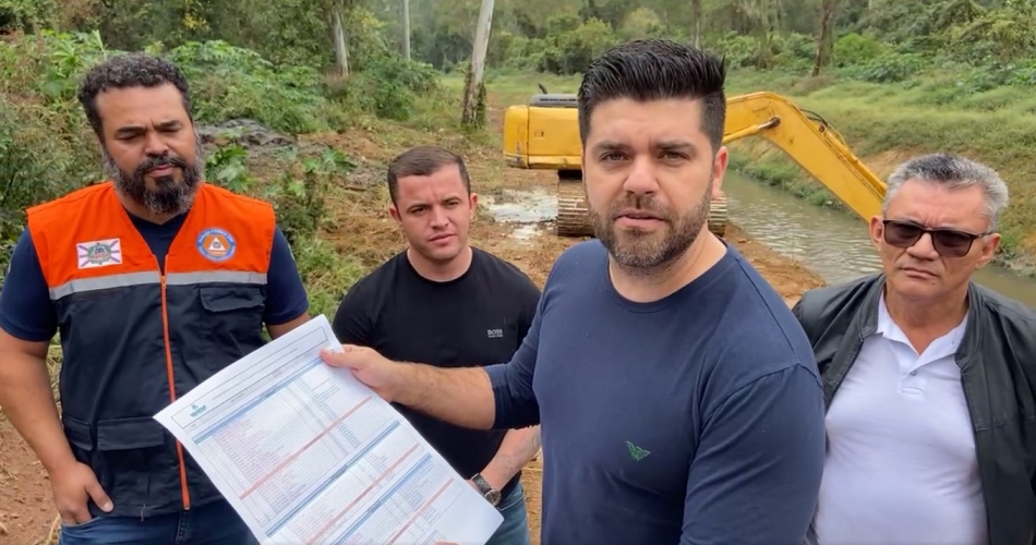 Danilo Joan acompanha obras contra enchentes em Cajamar 