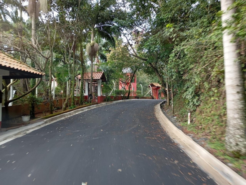 Prefeitura de Santana de Parnaíba pavimenta ruas do bairro Santa Helena I 