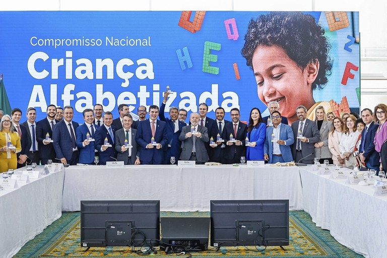 Lula reforça meta de alfabetizar 80% das crianças na idade adequada até 2030
