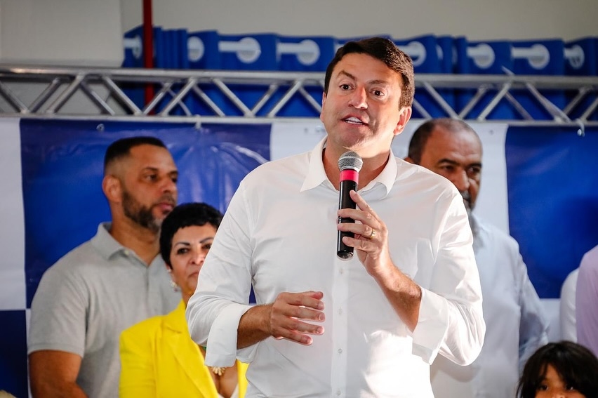 Elvis Cezar aposta em parceria com famílias e escolas para revolucionar ensino de Santana de Parnaíba