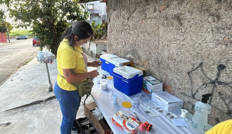 Consultório na Rua vacina população em situação de rua em Campinas contra gripe e covid-19
