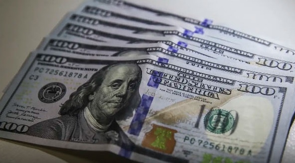 Dólar sobe para R$ 5,66 com medidas sobre IOF